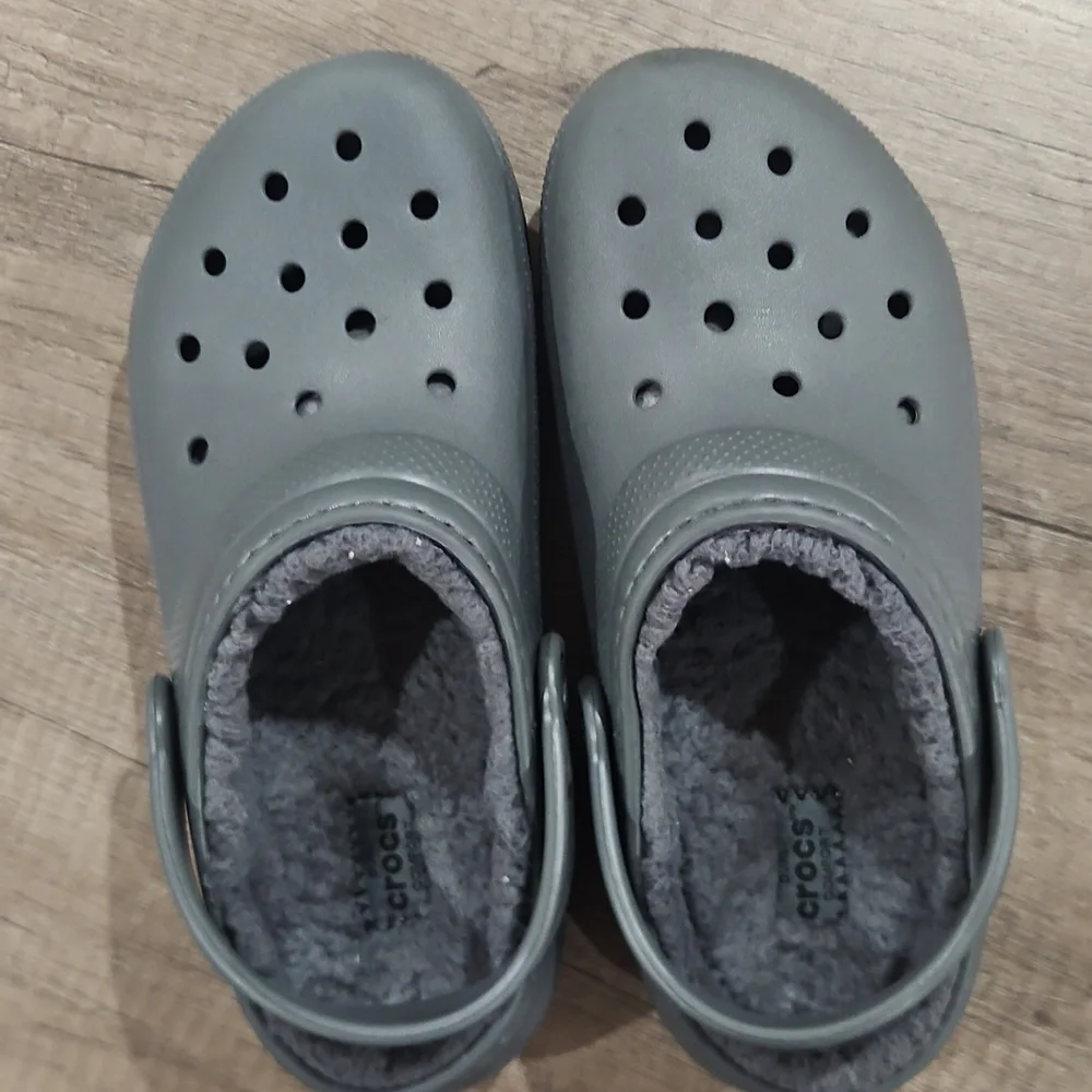 CROCS Kids Cozy Grey Faux-Fur Shoes size J3